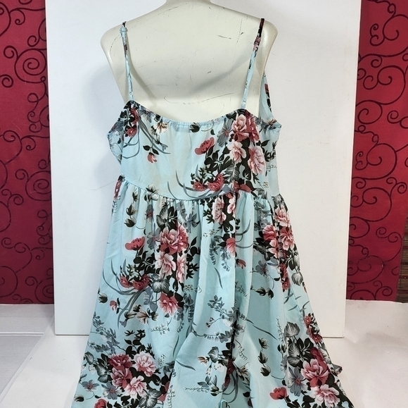 Shein Curve Floral Dress - Picture 4 of 6